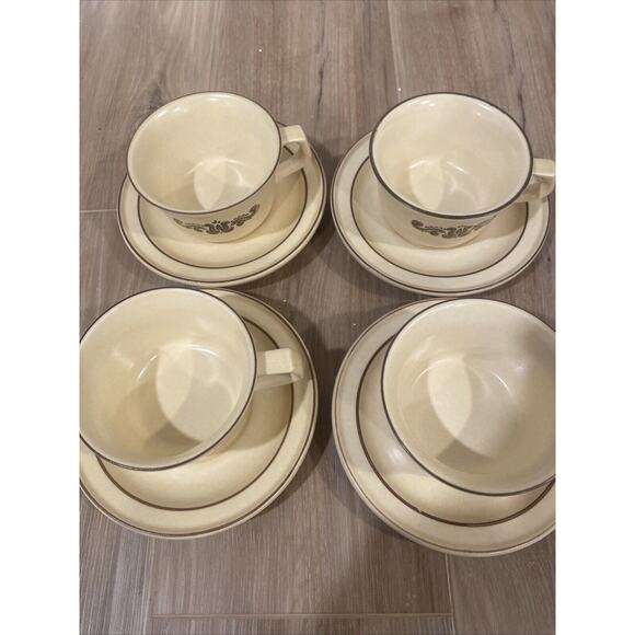 Pfaltzgraff Village Pattern Coffee With Saucer Set Of 4 Castle Mark 6-1 Vintage - Picture 3 of 11